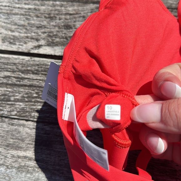 Lululemon Energy Bra Medium Support, B-D Cup
Carnation Red size 10 NWT - Picture 8 of 8